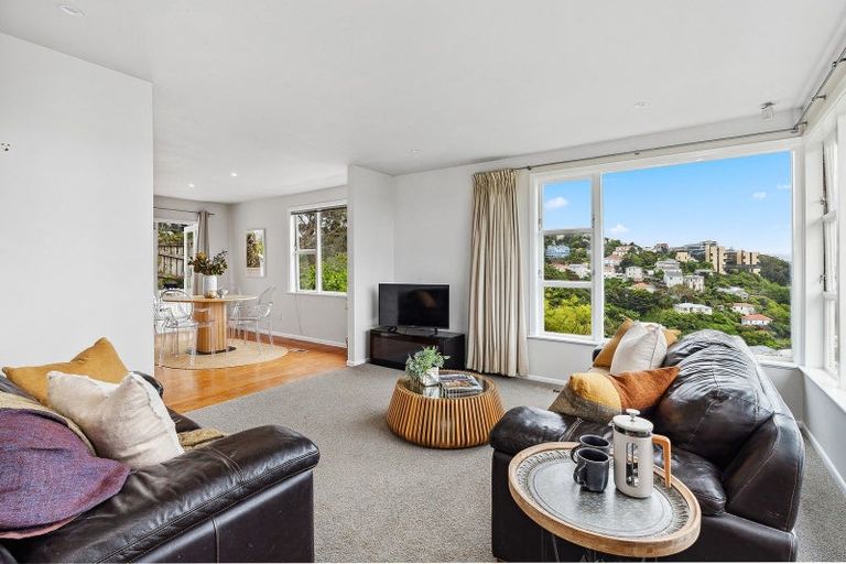 Photo of property in 8 Durham Crescent, Aro Valley, Wellington, 6021