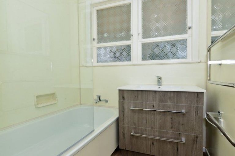 Photo of property in 10 Larnach Street, St Andrews, Hamilton, 3200