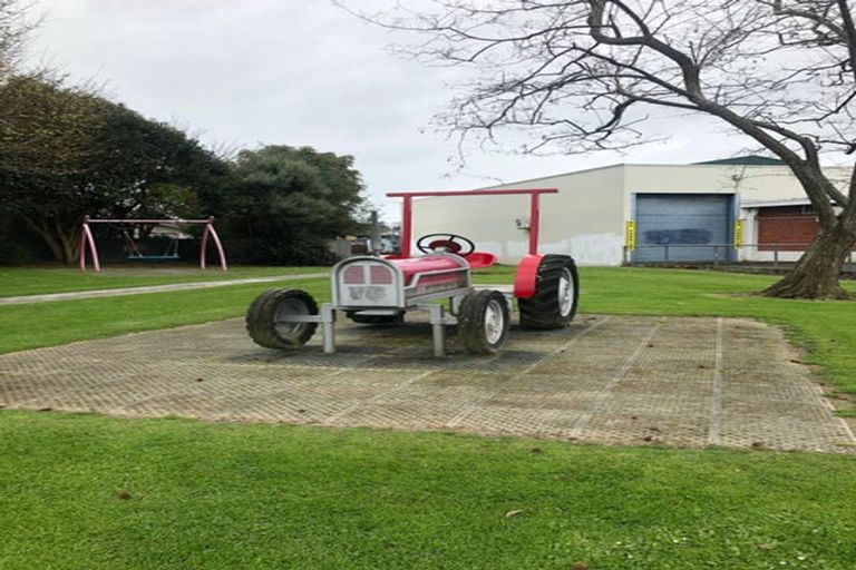 Photo of property in 18 Dunstan Street, Otaki, 5512