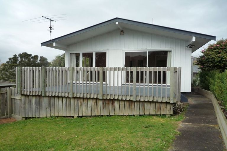 Photo of property in 17 Keegan Drive, Massey, Auckland, 0614
