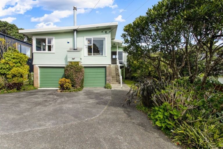 Photo of property in 93 Waitea Road, Muriwai, Waimauku, 0881