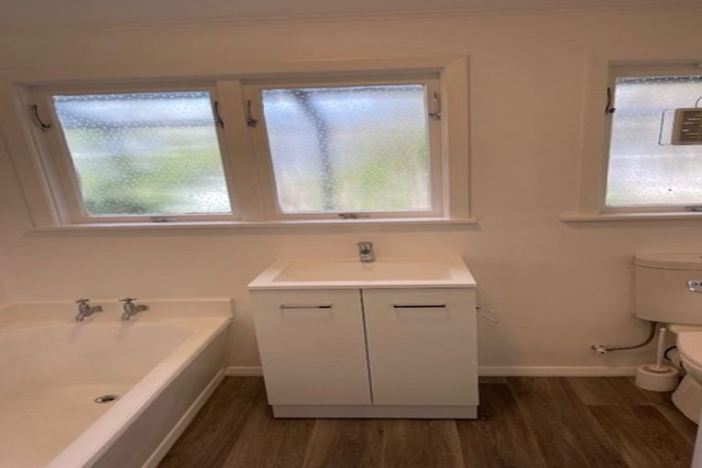 Photo of property in 37 Bird Grove, Stokes Valley, Lower Hutt, 5019