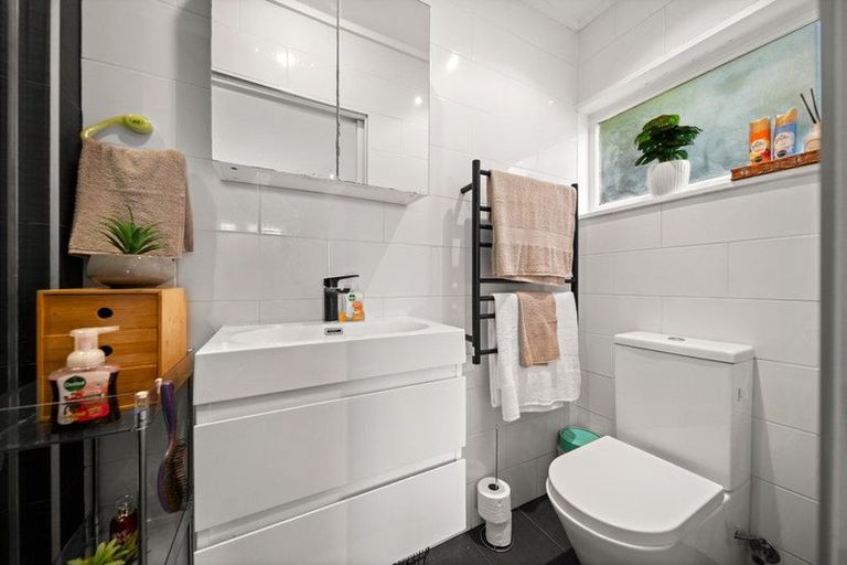 Photo of property in 121 Fairview Avenue, Fairview Heights, Auckland, 0632