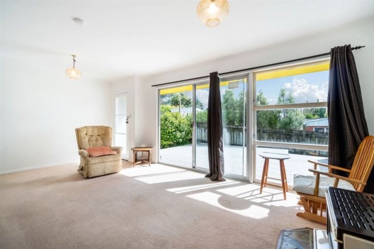 Photo of property in 21 Japonica Drive, Beach Haven, Auckland, 0626