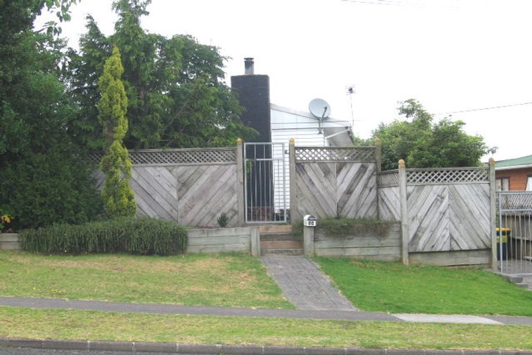Photo of property in 2/12 Seaview Road, Glenfield, Auckland, 0629