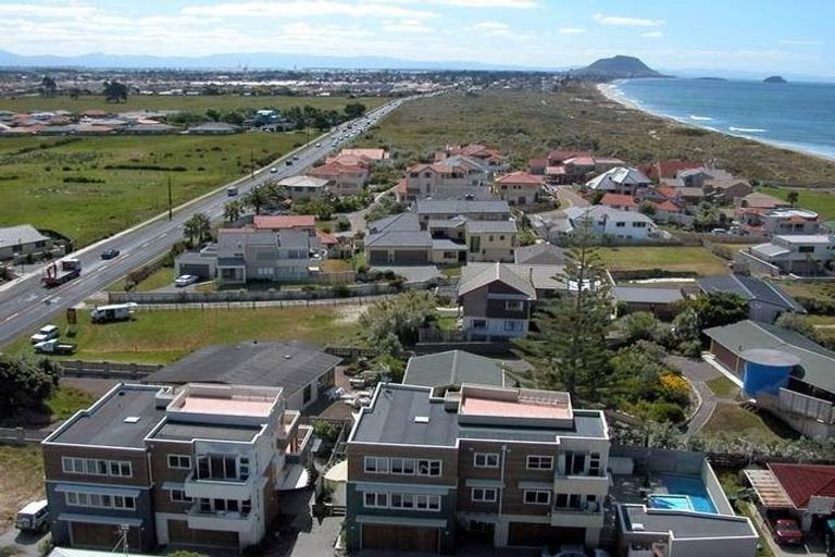 Photo of property in 2/221 Papamoa Beach Road, Papamoa Beach, Papamoa, 3118