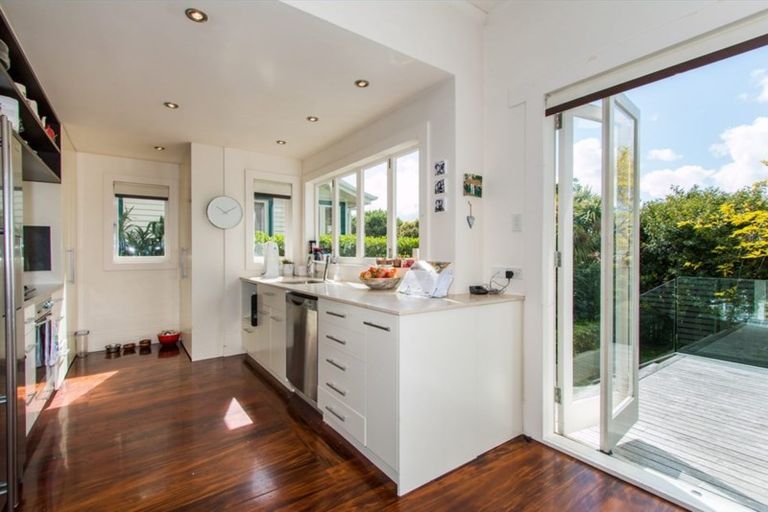 Photo of property in 6 Westmere Crescent, Westmere, Auckland, 1022