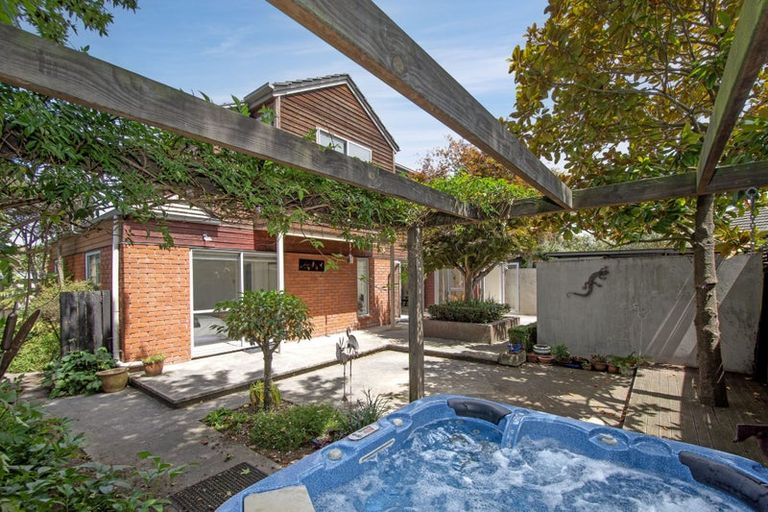 Photo of property in 2/11 Mclellan Place, Ilam, Christchurch, 8041