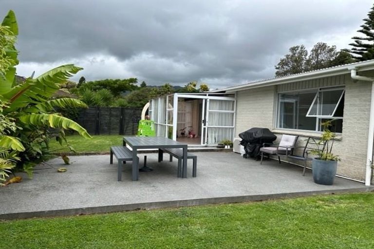 Photo of property in 19 Nimmo Avenue, Waikanae, 5036