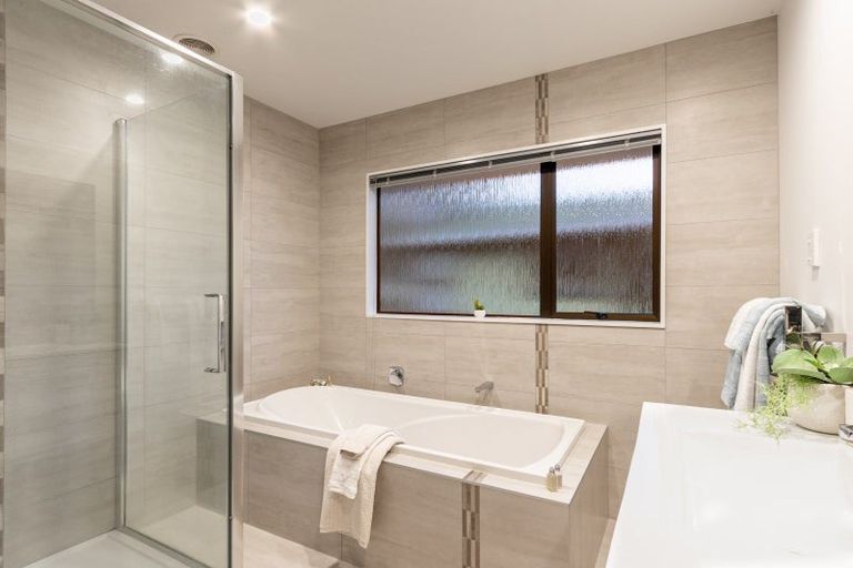 Photo of property in 50 Dale Road, Raumati South, Paraparaumu, 5032