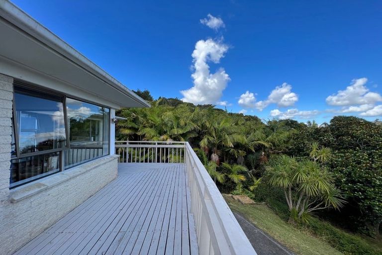 Photo of property in 2/18 Simon Ellice Drive, Bayview, Auckland, 0629