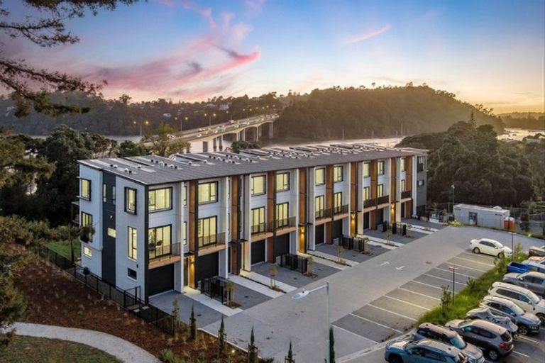 Photo of property in 16 Beach Road, Hobsonville, Auckland, 0616