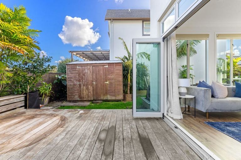 Photo of property in 11f Clearwater Cove, West Harbour, Auckland, 0618