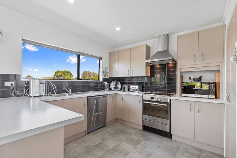 Photo of property in 10a Hayley Grove, Papamoa Beach, Papamoa, 3118