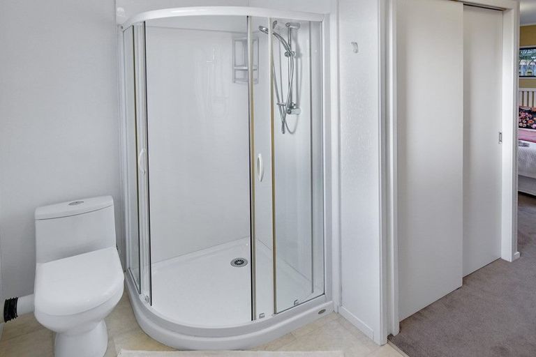 Photo of property in 2/32 Headcorn Place, Botany Downs, Auckland, 2010