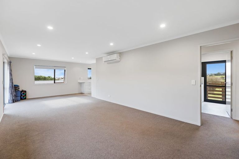 Photo of property in 21b Heta Road, Highlands Park, New Plymouth, 4312