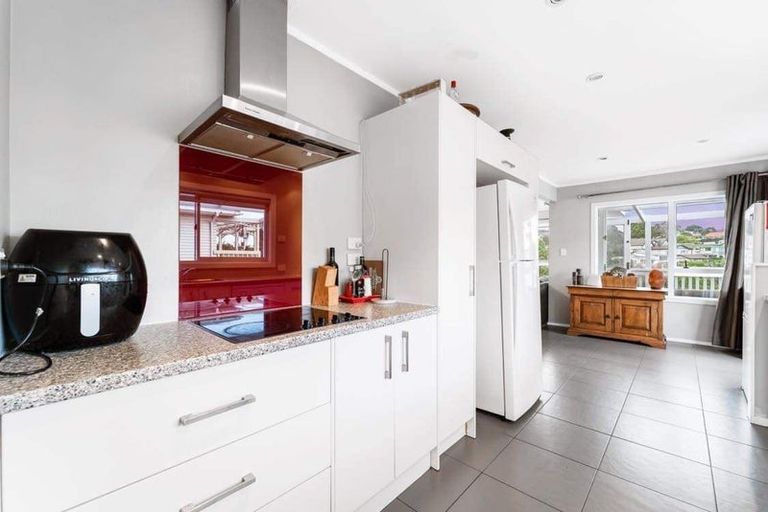 Photo of property in 56 Beulah Avenue, Rothesay Bay, Auckland, 0630