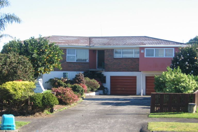 Photo of property in 8 Hazeldene Place, Opaheke, Papakura, 2113