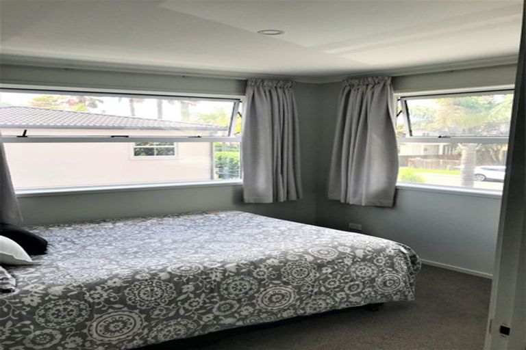 Photo of property in 63a Walton Street, Red Beach, 0932