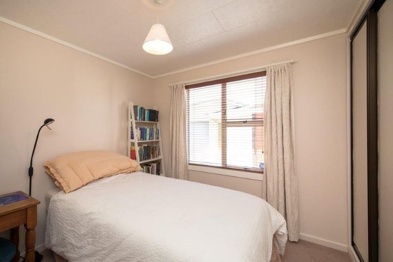 Photo of property in 30 Battersea Place, Roslyn, Palmerston North, 4414