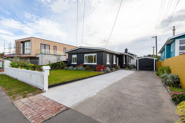 Photo of property in 154 Marine Parade, New Brighton, Christchurch, 8083