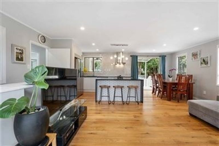 Photo of property in 108 Weatherly Road, Torbay, Auckland, 0630