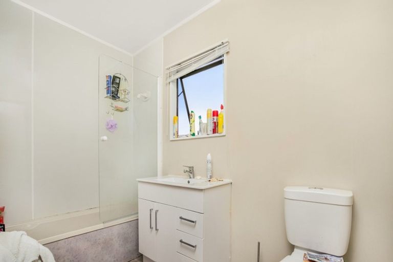 Photo of property in 1/9 Maplesden Drive, Clendon Park, Auckland, 2103