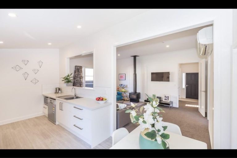 Photo of property in 28 Olliviers Road, Phillipstown, Christchurch, 8011