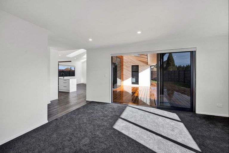 Photo of property in 21 Midsummer Avenue, Stratford, 4332