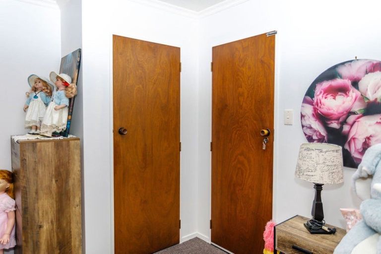 Photo of property in 17 Mccallum Street, Dannevirke, 4930