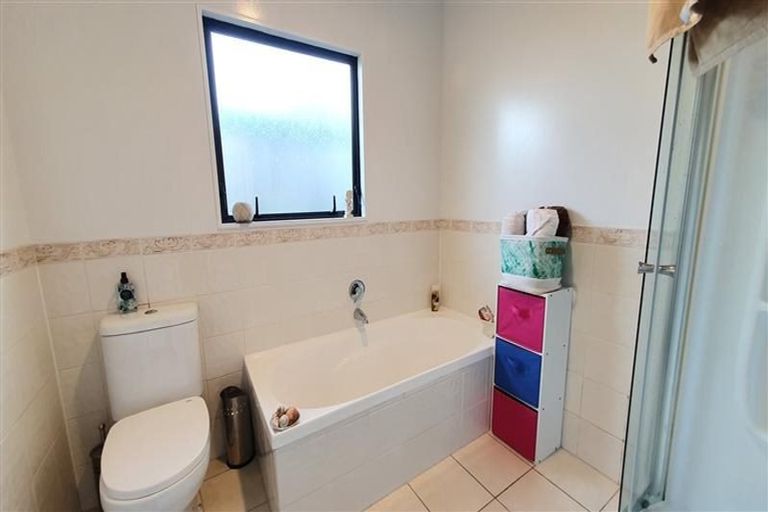 Photo of property in 1/520 Don Buck Road, Westgate, Auckland, 0614