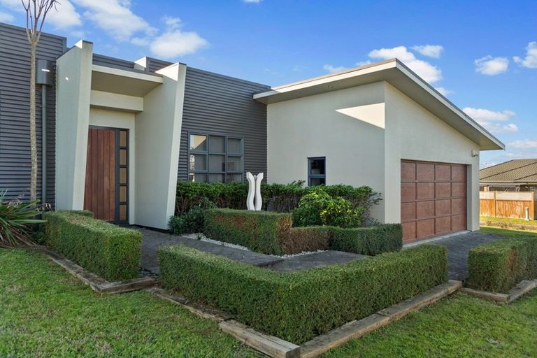 Photo of property in 54 Cairns Crescent, Rototuna, Hamilton, 3210