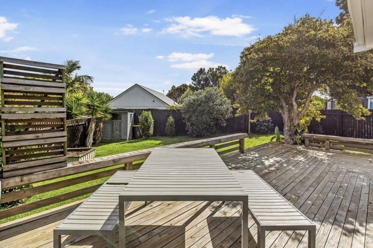 Photo of property in 15 Saffron Street, Birkdale, Auckland, 0626