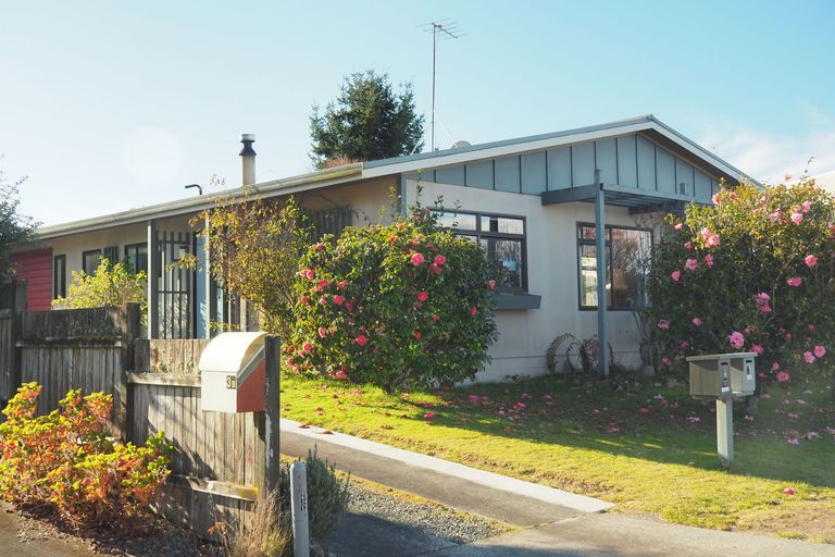 Photo of property in 2/5 Dorothy Drive, Acacia Bay, Taupo, 3330