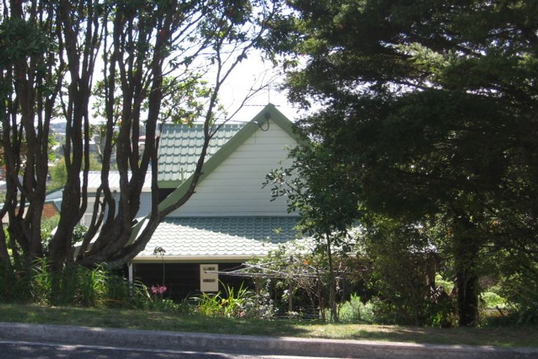 Photo of property in 2/14 Garadice Road, Rothesay Bay, Auckland, 0630