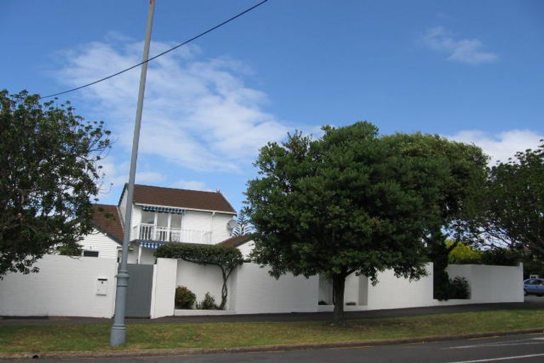 Photo of property in 1 Saltburn Road, Milford, Auckland, 0620