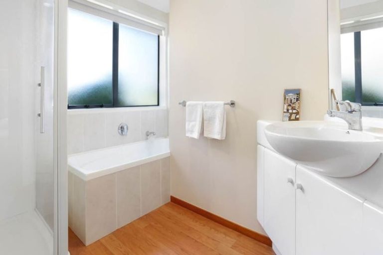 Photo of property in 18 Sharples Place, Somerville, Auckland, 2014