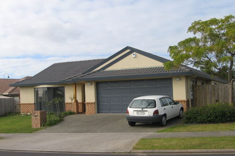 Photo of property in 4 Monivea Place, East Tamaki Heights, Auckland, 2016