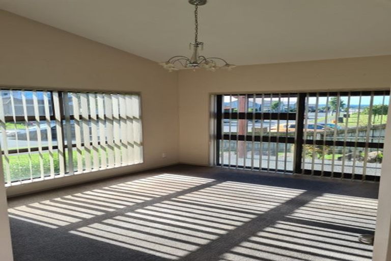 Photo of property in 72 Westgate Drive, Massey, Auckland, 0614