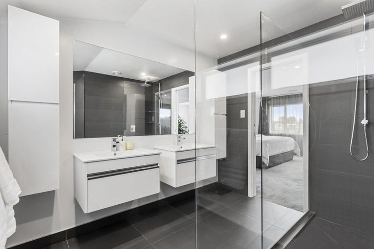 Photo of property in 13 Lanigan Street, Birkdale, Auckland, 0626