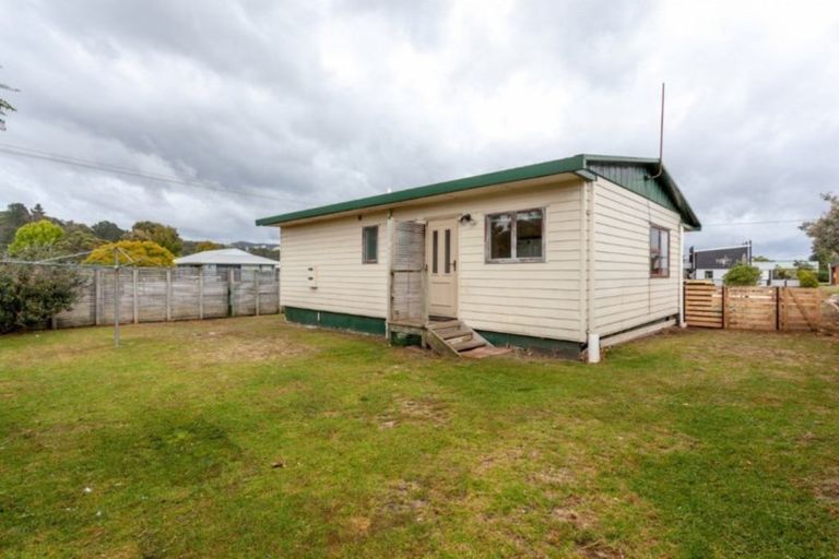 Photo of property in 318 Linton Crescent, Whangamata, 3620