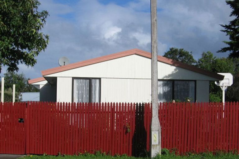 Photo of property in 2 Ireland Place, Ranui, Auckland, 0612