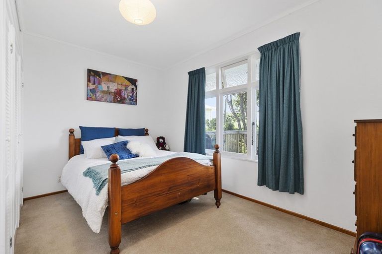 Photo of property in 167 Sutherland Road, Lyall Bay, Wellington, 6022