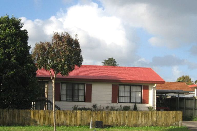 Photo of property in 2/215 Waitemata Drive, Ranui, Auckland, 0612