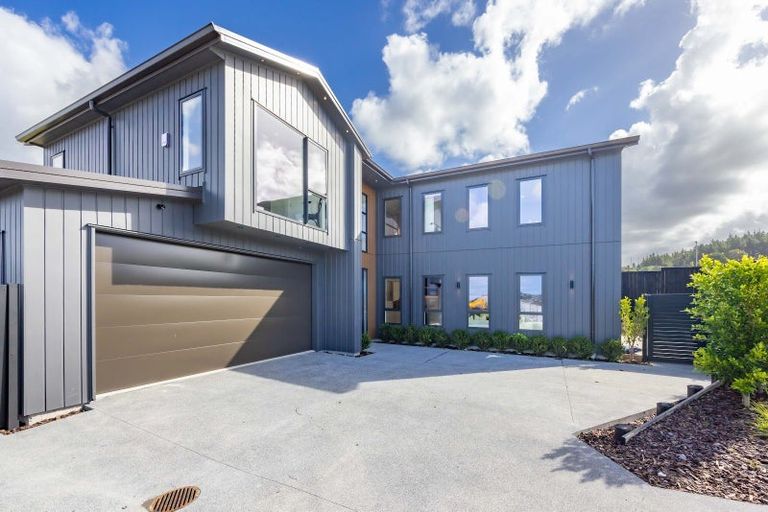 Photo of property in 17 Arawaru Avenue, Wainui, 0992