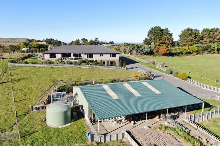 Photo of property in 154 Awamoa Road, Holmes Hill, Oamaru, 9492