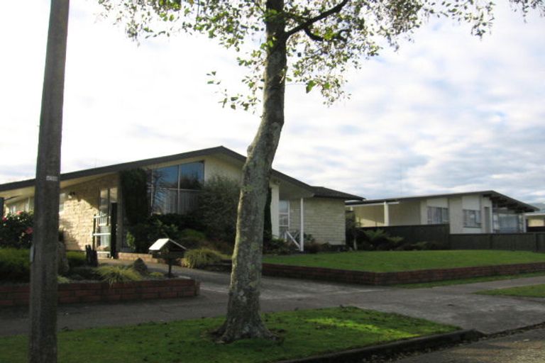 Photo of property in 15 Pinedale Parade, Milson, Palmerston North, 4414