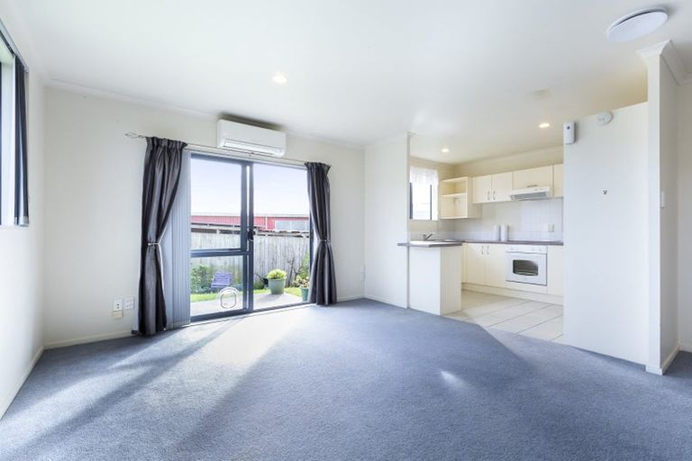 Photo of property in 12 Magnolia Drive, Waiuku, 2123