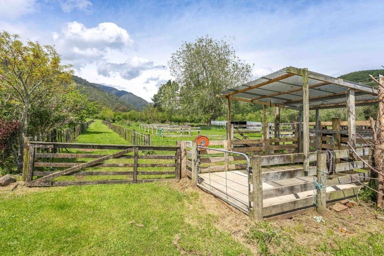 Photo of property in 50 Kents Road, Reikorangi, Waikanae, 5391