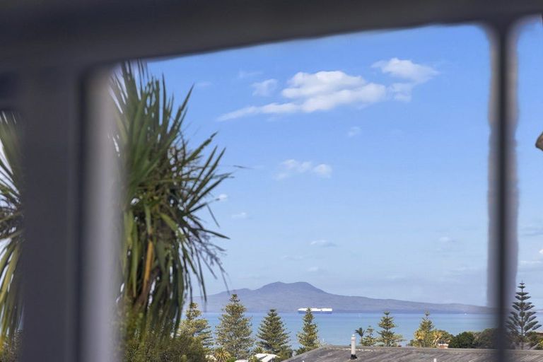 Photo of property in 24 Salem Place, Torbay, Auckland, 0630